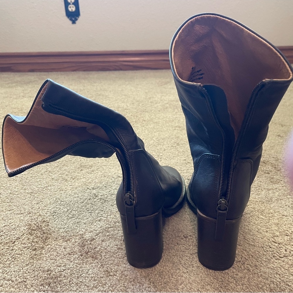 NWOT-Free People Elle Block Heel chocolate boots Size 36